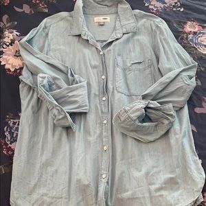 Old Navy Classic Chambray Button Down Like New Size XL